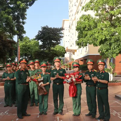 ẤM ÁP NGHĨA TÌNH ĐÓN ĐOÀN CÔNG TÁC THĂM, HỌC TẬP TẠI QUẦN ĐẢO TRƯỜNG SA, NHÀ GIÀN DK1 HOÀN THÀNH XUẤT SẮC NHIỆM VỤ TRỞ VỀ